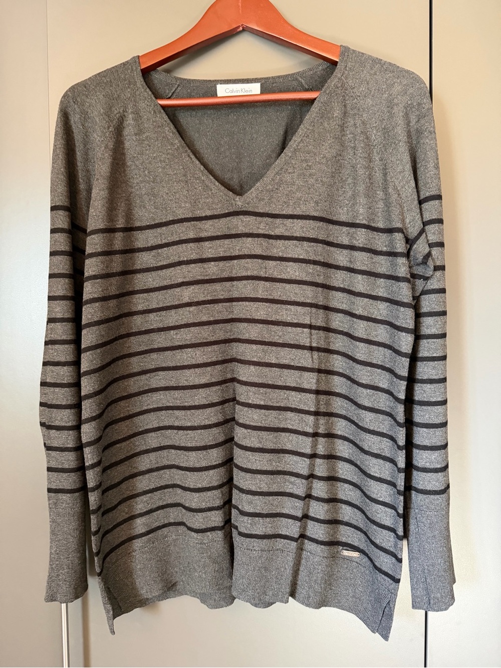 Calvin Klein Gray V-Neck Striped Women's Sweater (L)